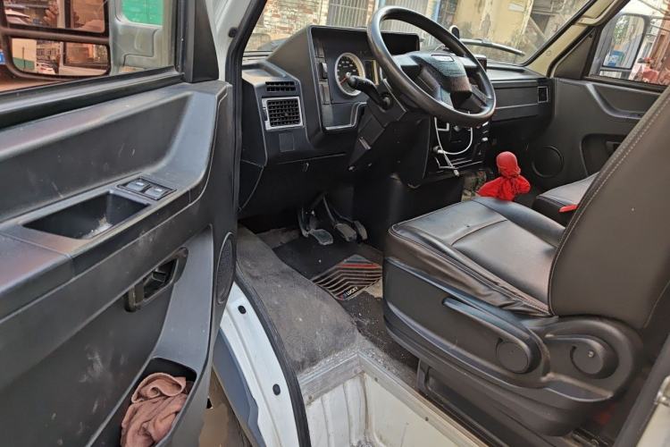 Used Iveco Daily 2017 2.5T A35 Passenger Van 5-7 Seats Model 47Z5 Driver Seat