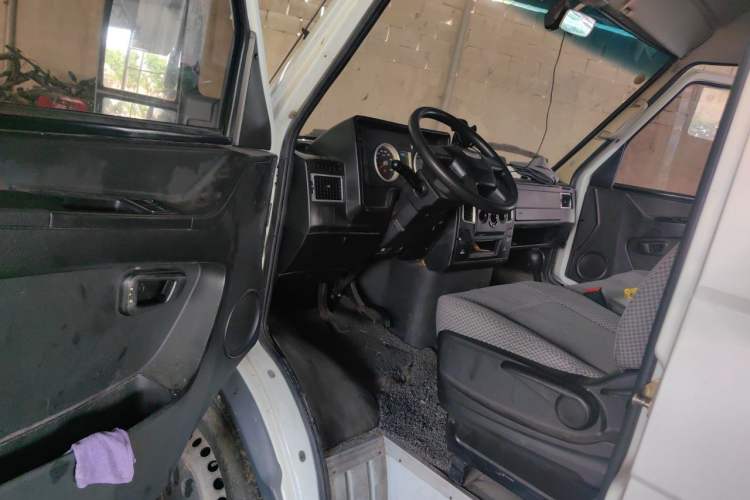 Used Iveco Daily 2017 2.5T A35 Passenger Van 5-7 Seats Model 47Z5 Driver Seat