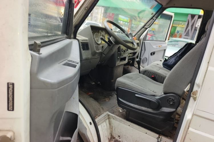 Used Iveco Daily 2017 2.5T A35 Passenger Van 5-7 Seats Model 47Z5 Driver Seat