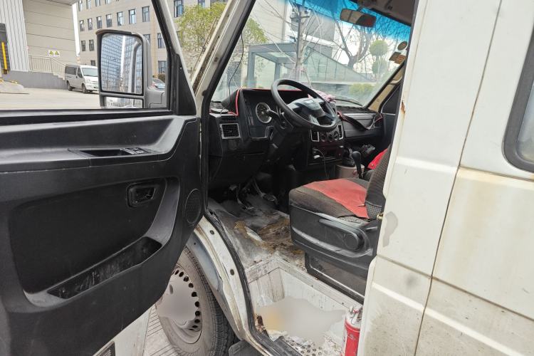 Used Iveco Daily 2017 2.5T A35 Passenger Van 5-7 Seats Model 47Z5 Driver Seat