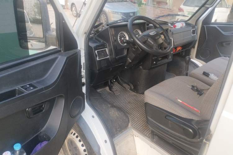 Used Iveco Daily 2017 2.5T A35 Passenger Van 5-7 Seats Model 47Z5 Driver Seat