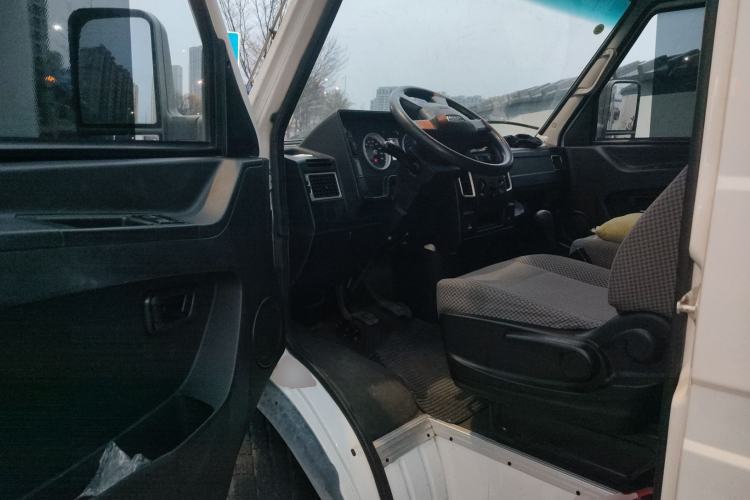 Used Iveco Daily 2017 2.5T A35 Passenger Van 5-7 Seats Model 47Z5 Driver Seat