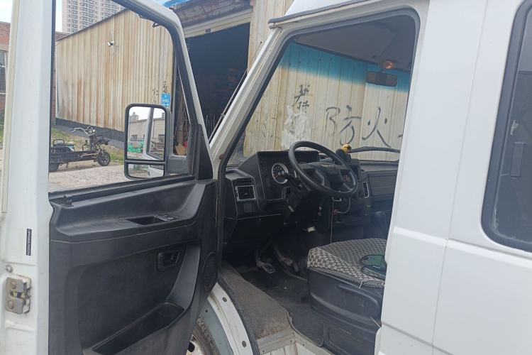Used Iveco Daily 2017 2.5T A35 Passenger Van 5-7 Seats Model 47Z5 Driver Seat