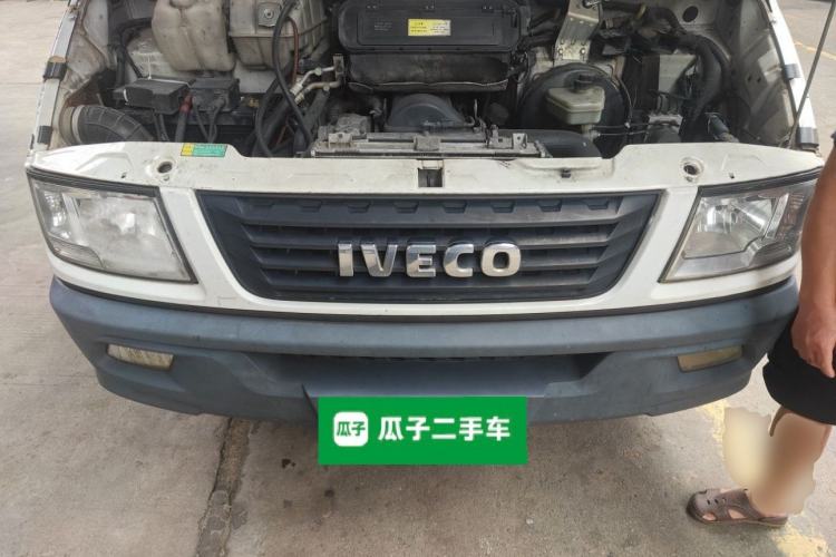 Used Iveco Daily 2017 2.5T A35 Passenger Van 5-7 Seats Model 47Z5 Engine Bay