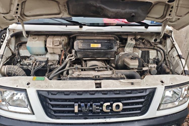 Used Iveco Daily 2017 2.5T A35 Low-Roof 5-7 Seater Passenger Van 47Z5 Engine Bay