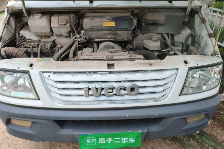 Used Iveco Daily 2017 2.5T A35 Low-Roof 5-7 Seater Passenger Van 47Z5 Engine Bay