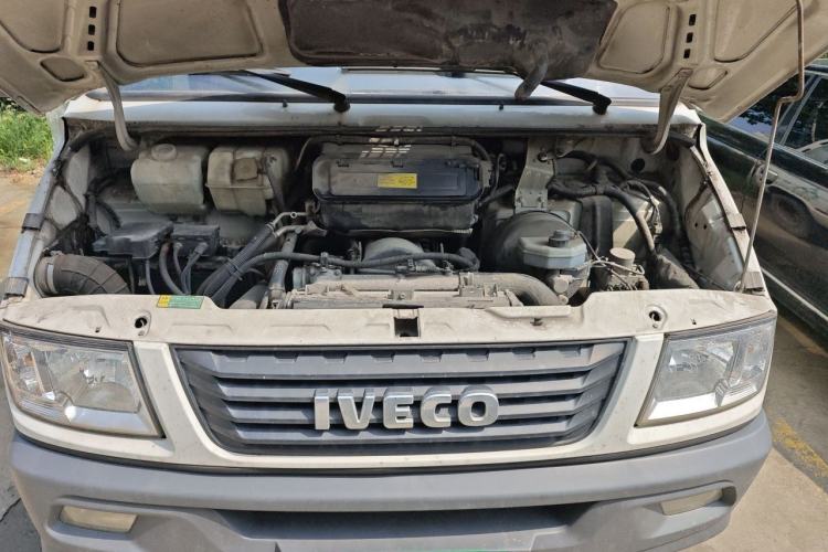 Used Iveco Daily 2017 2.8T X45 Short-Wheelbase Cargo Truck 43S5 Engine Bay