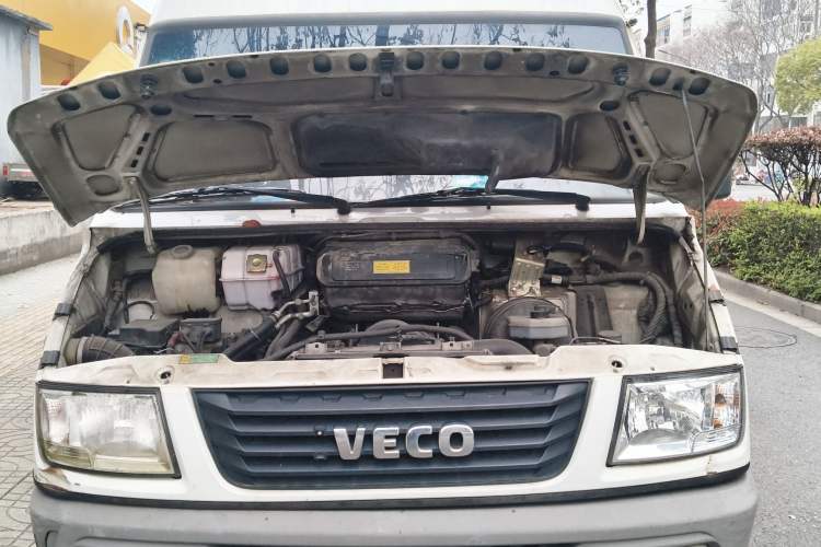 Used Iveco Daily 2017 2.8T V40 Cargo Van Mid-Roof 3/6 Seats 43S5 Engine Bay