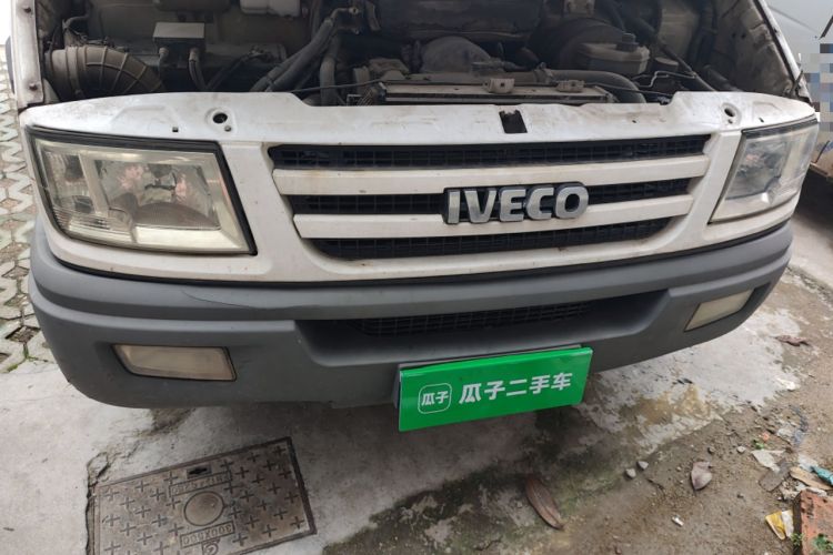 Used Iveco Daily 2017 2.5T A35 Low-Roof 5-7 Seater Passenger Van 47Z5 Engine Bay