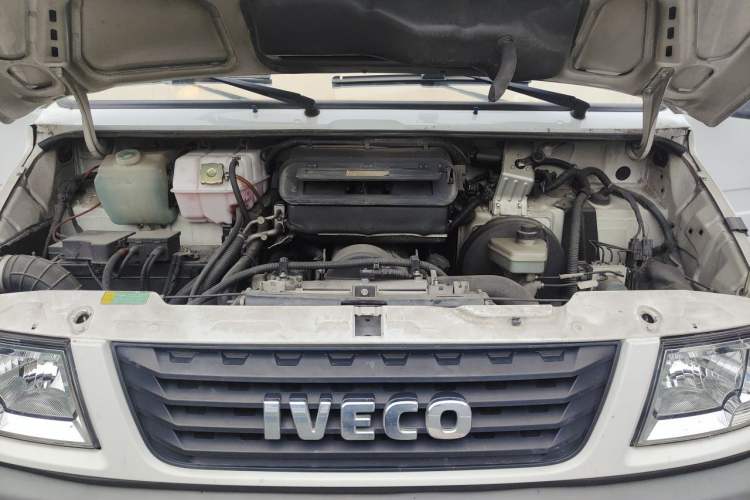 Used Iveco Daily 2017 2.5T A35 Passenger Van 5-7 Seats Model 47Z5 Engine Bay