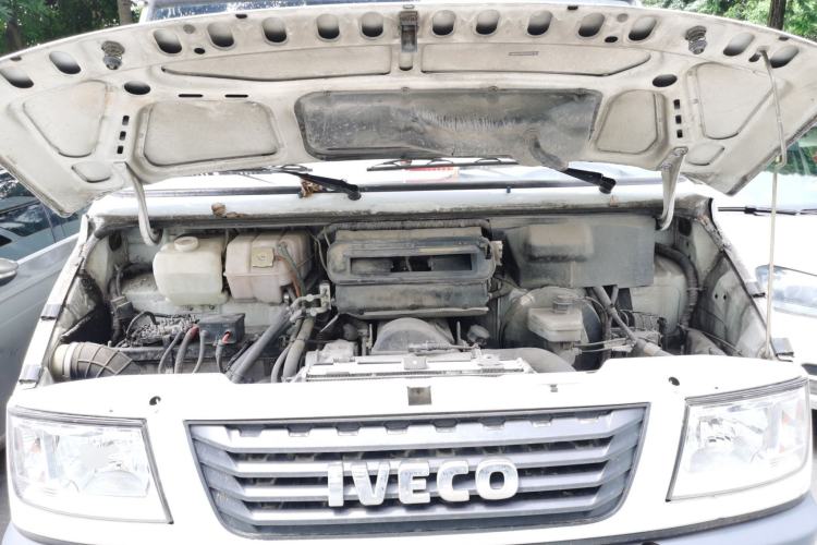 Used Iveco Daily 2017 2.5T A35 Passenger Van 5-7 Seats Model 47Z5 Engine Bay