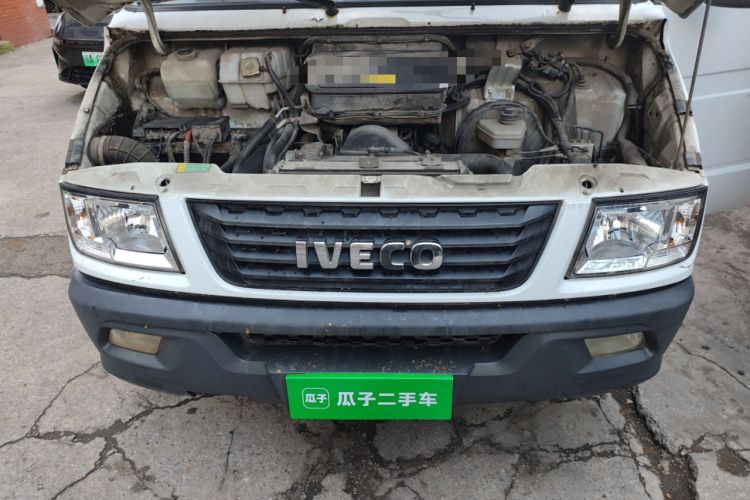 Used Iveco Daily 2017 2.5T A35 Passenger Van 5-7 Seats Model 47Z5 Engine Bay