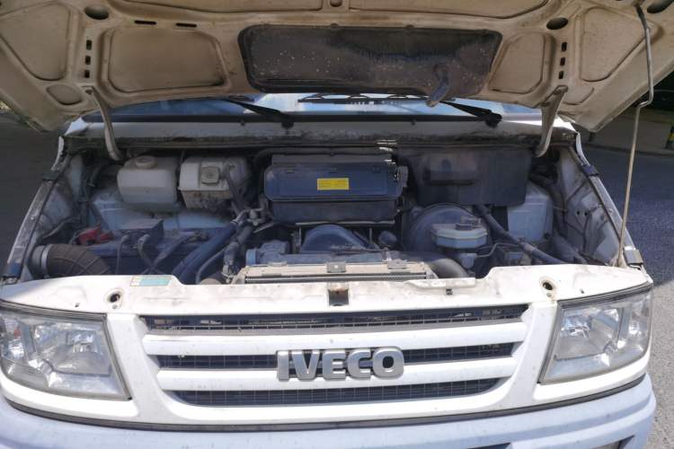 Used Iveco Daily 2017 2.5T A35 Passenger Van 5-7 Seats Model 47Z5 Engine Bay