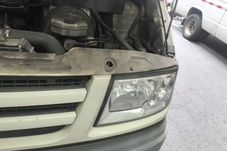 Used Iveco Daily 2017 2.8T V35 Cargo Van Mid-Roof 3/6 Seats 43S5 Engine Bay Left
