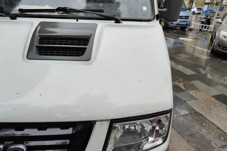 Used Iveco Daily 2017 2.5T A35 Passenger Van 5-7 Seats Model 47Z5 Engine Bay Left