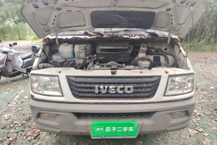Used Iveco Daily 2017 2.5T A35 Passenger Van 5-7 Seats Model 47Z5 Engine Bay