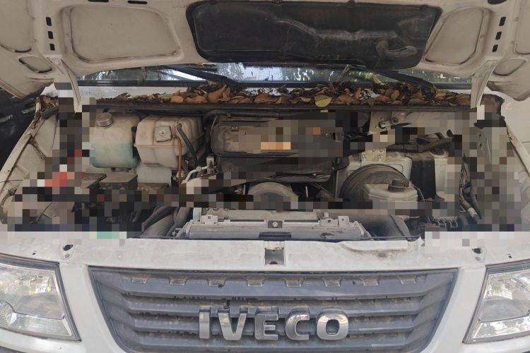 Used Iveco Daily 2017 2.5T A40 Passenger Van 7 Seats Model 47Z5 Engine Bay