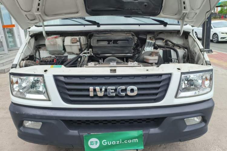 Used Iveco Daily 2017 2.5T A35 Low-Roof 5-7 Seater Passenger Van 47Z5 Engine Bay