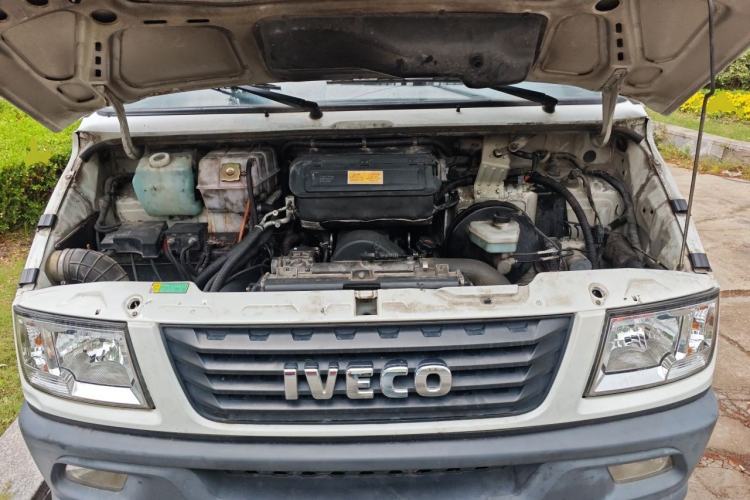 Used Iveco Daily 2017 2.5T A35 Passenger Van 5-7 Seats Model 47Z5 Engine Bay