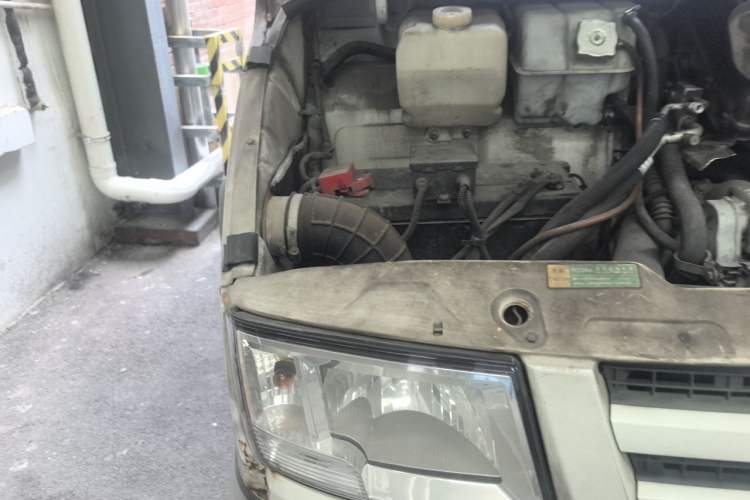 Used Iveco Daily 2017 2.8T V35 Cargo Van Mid-Roof 3/6 Seats 43S5 Engine Bay Right