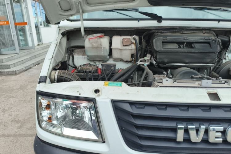 Used Iveco Daily 2017 2.5T A35 Low-Roof 5-7 Seater Passenger Van 47Z5 Engine Bay Right