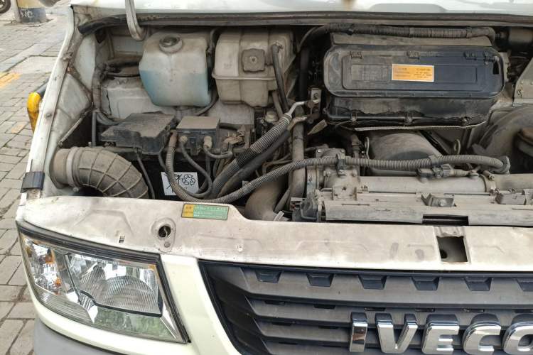 Used Iveco Daily 2017 2.5T A35 Passenger Van 5-7 Seats Model 47Z5 Engine Bay Right