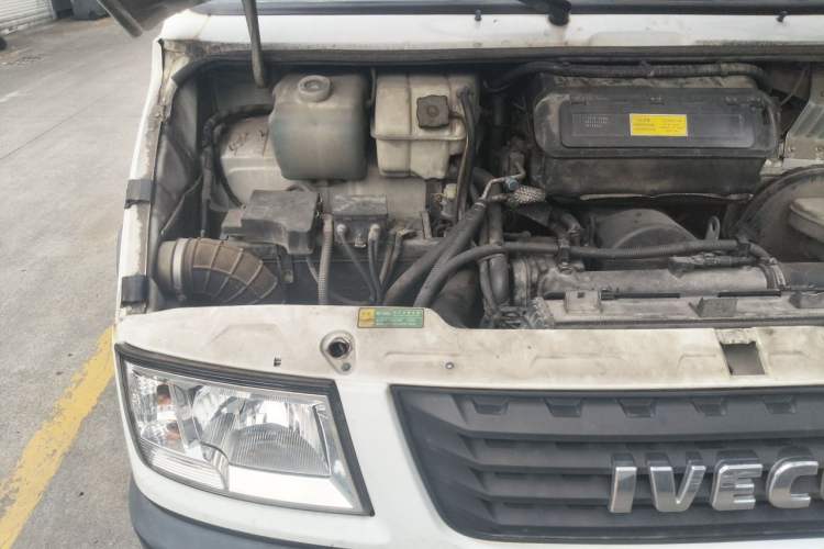 Used Iveco Daily 2017 2.5T A35 Passenger Van 5-7 Seats Model 47Z5 Engine Bay Right