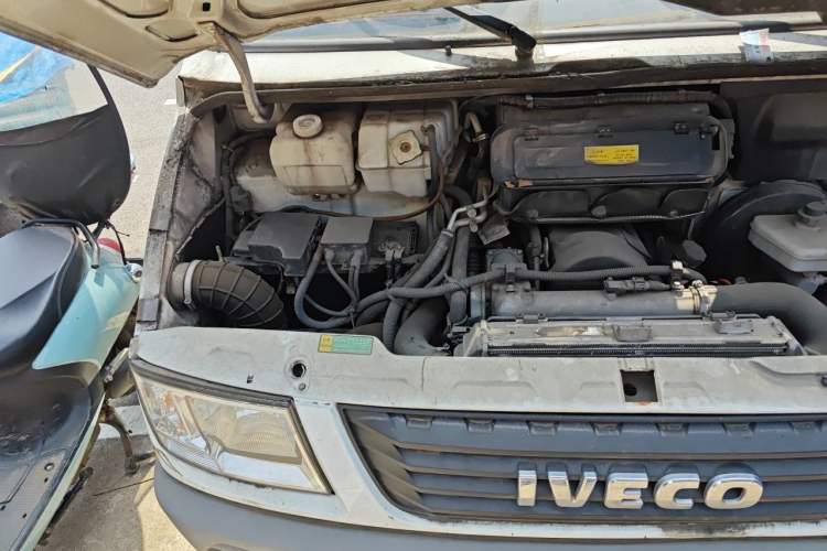 Used Iveco Daily 2017 2.5T A35 Passenger Van 5-7 Seats Model 47Z5 Engine Bay Right