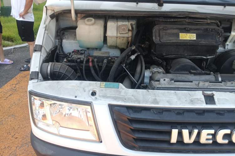 Used Iveco Daily 2017 2.8T V40 Cargo Van Mid-Roof 3/6 Seats 43S5 Engine Bay Right