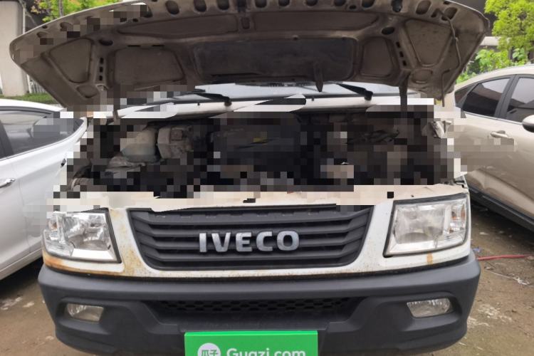 Used Iveco Daily 2017 2.8T V35 Cargo Van Mid-Roof 3/6 Seats 43S5 Engine Bay