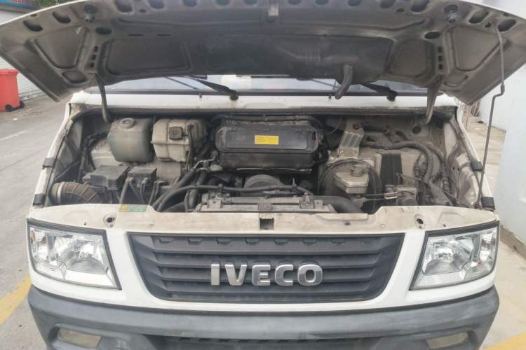 Used Iveco Daily 2017 2.5T A35 Passenger Van 5-7 Seats Model 47Z5 Engine Bay