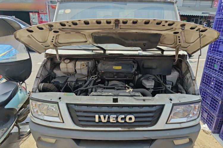 Used Iveco Daily 2017 2.5T A35 Passenger Van 5-7 Seats Model 47Z5 Engine Bay