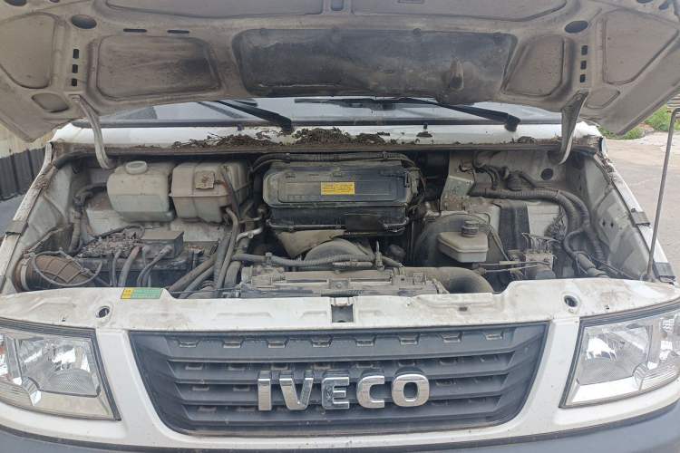 Used Iveco Daily 2017 2.5T A35 Passenger Van 5-7 Seats Model 47Z5 Engine Bay