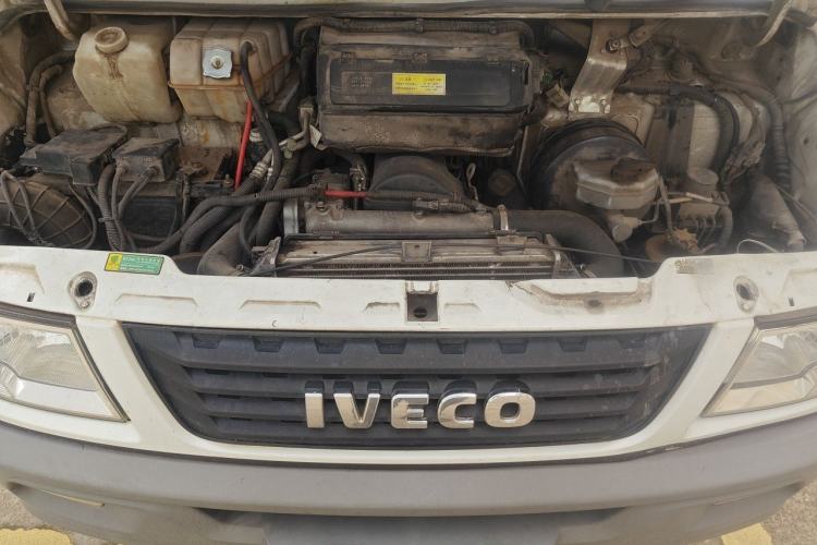 Used Iveco Daily 2017 2.5T A40 Passenger Van 7 Seats Model 47Z5 Engine Bay