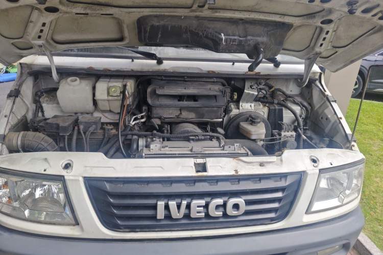 Used Iveco Daily 2017 2.5T A35 Passenger Van 5-7 Seats Model 47Z5 Engine Bay