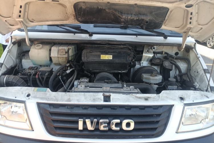 Used Iveco Daily 2017 2.8T V40 Cargo Van Mid-Roof 3/6 Seats 43S5 Engine Bay