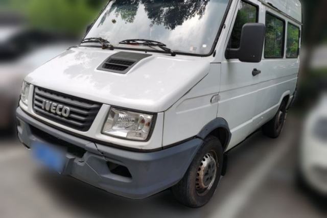 Used Iveco Daily 2017 2.5T A35 Passenger Van 5-7 Seats Model 47Z5