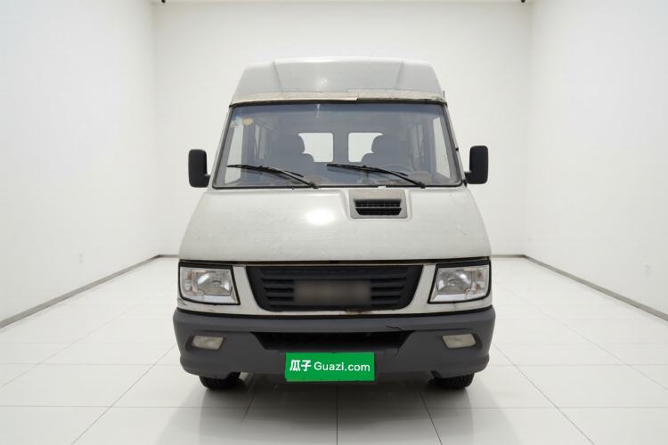 Used Iveco Daily 2017 2.5T A35 Passenger Van 5-7 Seats Model 47Z5 Exterior 1