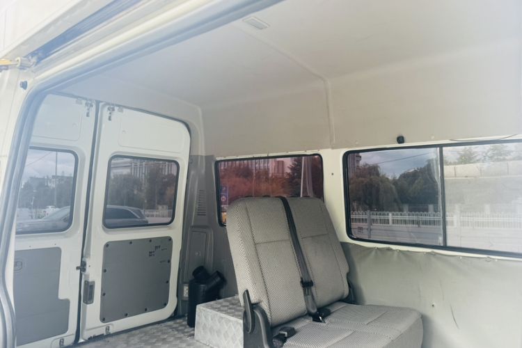 Used Iveco Daily 2017 2.5T A35 Passenger Van 5-7 Seats Model 47Z5 Exterior 13