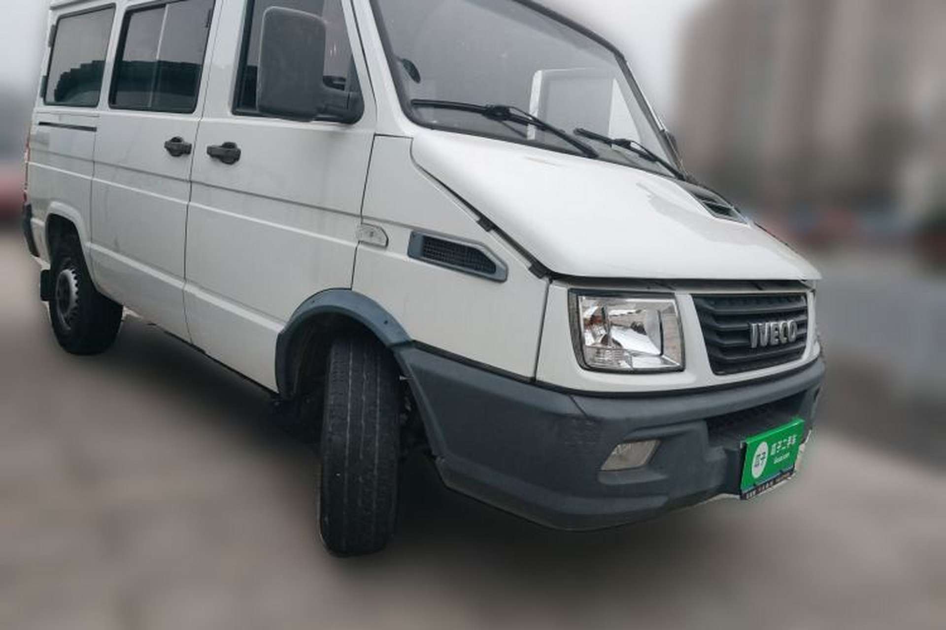 Used Iveco Daily 2017 2.5T A35 Passenger Van 5-7 Seats Model 47Z5 Exterior 2