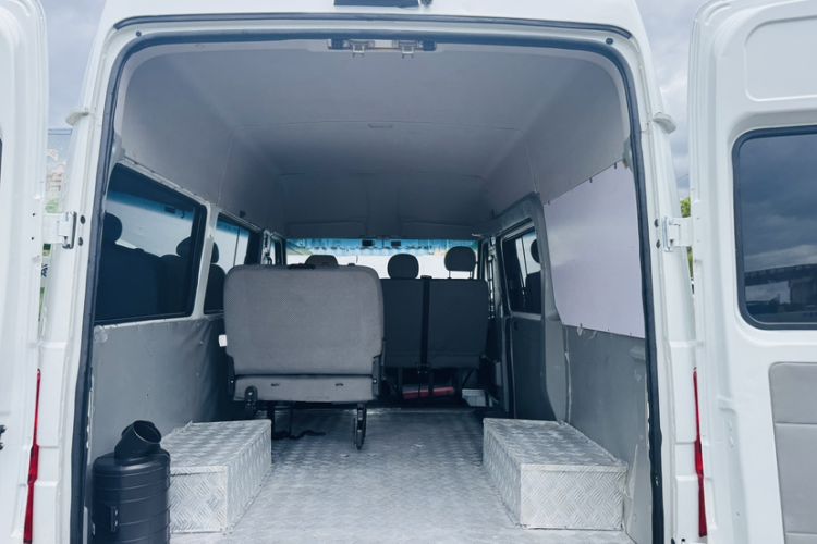 Used Iveco Daily 2017 2.5T A35 Passenger Van 5-7 Seats Model 47Z5 Exterior 3