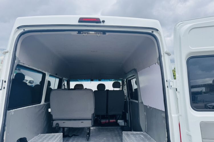 Used Iveco Daily 2017 2.5T A35 Passenger Van 5-7 Seats Model 47Z5 Exterior 4