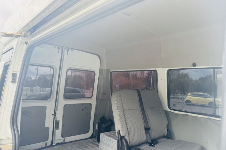 Used Iveco Daily 2017 2.5T A35 Passenger Van 5-7 Seats Model 47Z5 Exterior 7