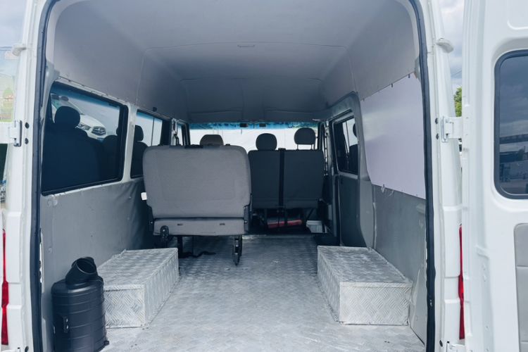 Used Iveco Daily 2017 2.5T A35 Passenger Van 5-7 Seats Model 47Z5 Exterior 8
