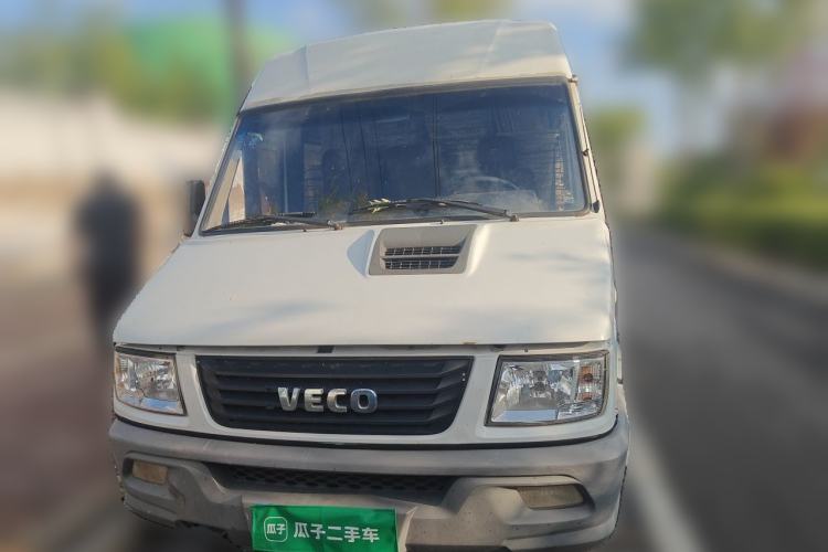 Used Iveco Daily 2017 2.5T A40 Passenger Van 7 Seats Model 47Z5 Front