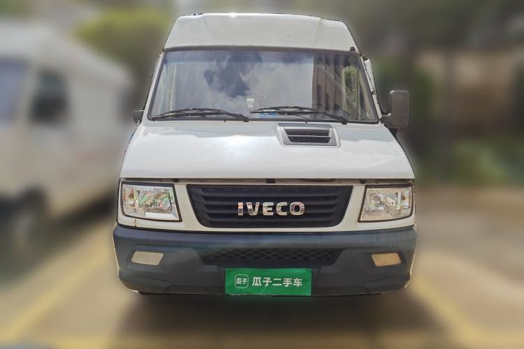 Used Iveco Daily 2017 2.5T A40 Passenger Van 7 Seats Model 47Z5 Front