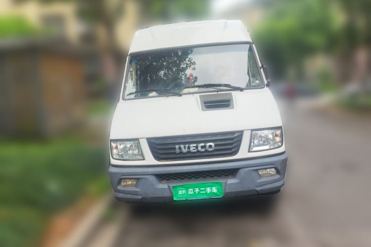 Used Iveco Daily 2017 2.5T A35 Passenger Van 5-7 Seats Model 47Z5 Front