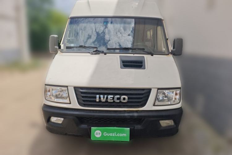 Used Iveco Daily 2017 2.5T A35 Passenger Van 5-7 Seats Model 47Z5 Front
