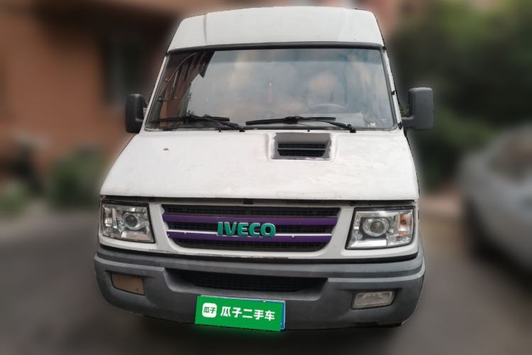 Used Iveco Daily 2017 2.8T V35 Box Truck 3 Seats 43S5 Front