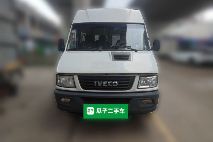 Used Iveco Daily 2017 2.5T A35 Passenger Van 5-7 Seats Model 47Z5 Front
